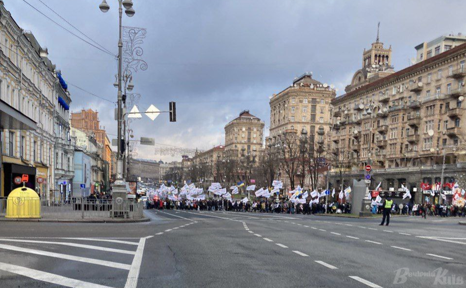 Поліція завчасно попереджала про обмеження руху. Фото: Іван Дибков