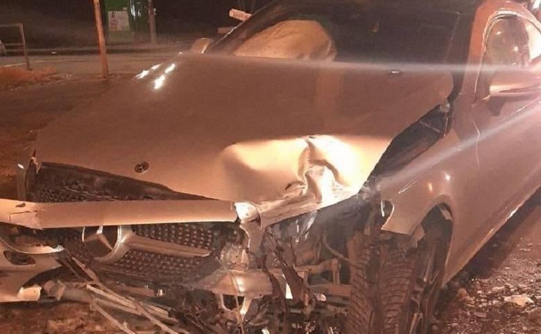 У Києві п’яний злодій вирішив покататись на чужому елітному авто та потрапив у ДТП. Фото: пресслужба Поліції Києва