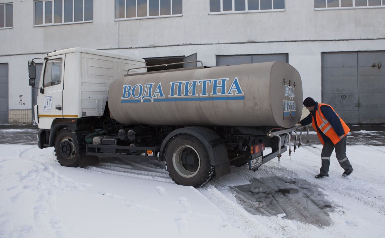 Воду можна отримати два дні — 18 та 19 січня. Фото: Київводоканал