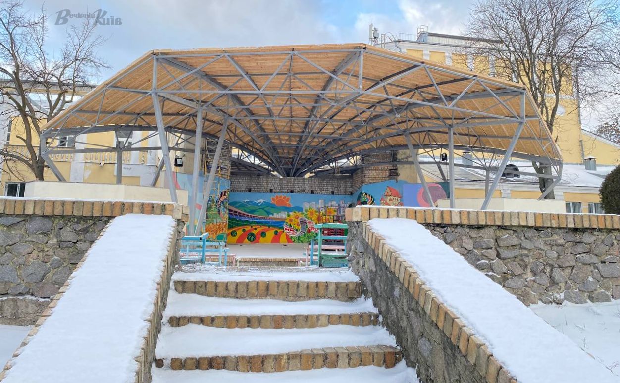 Станом на зараз покрівля зеленого театру виглядає так. Фото: Даша Гришина