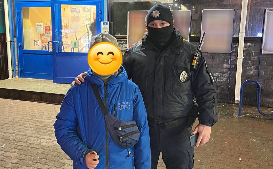 У Києві батькам повернули загублених хлопчика та дівчинку. Фото: пресслужби Патрульної поліції Києва