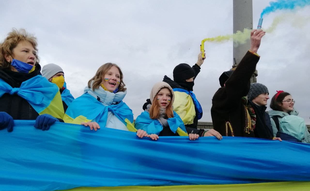 Діти також долучилися до акції на День Соборності. Фото: Даша Гришина
