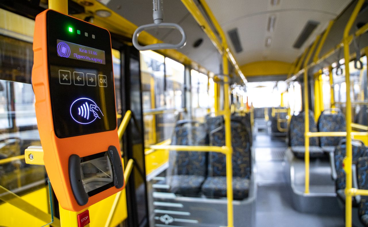 На всіх маршрутах курсують автобуси великої та надвеликої місткості зі 100% рівнем низької підлоги. Фото: Олексій Самсонов