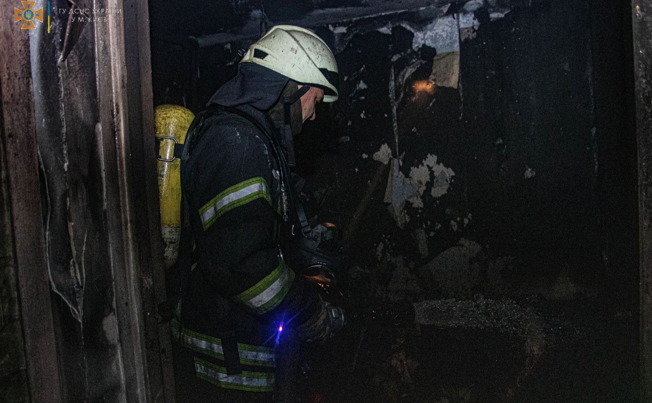 На місці події працювали 15 рятувальників. Фото: ГУ ДСНС у Києві