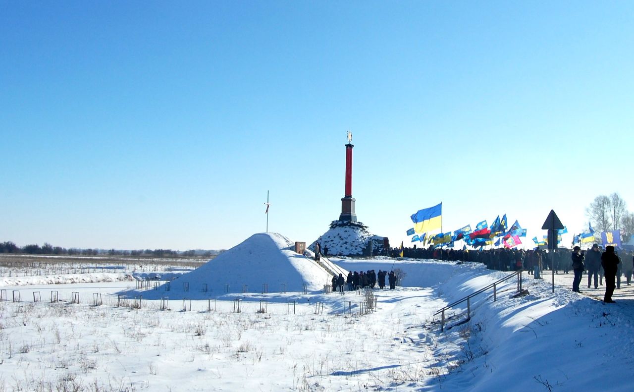 Монумент у селі Крути