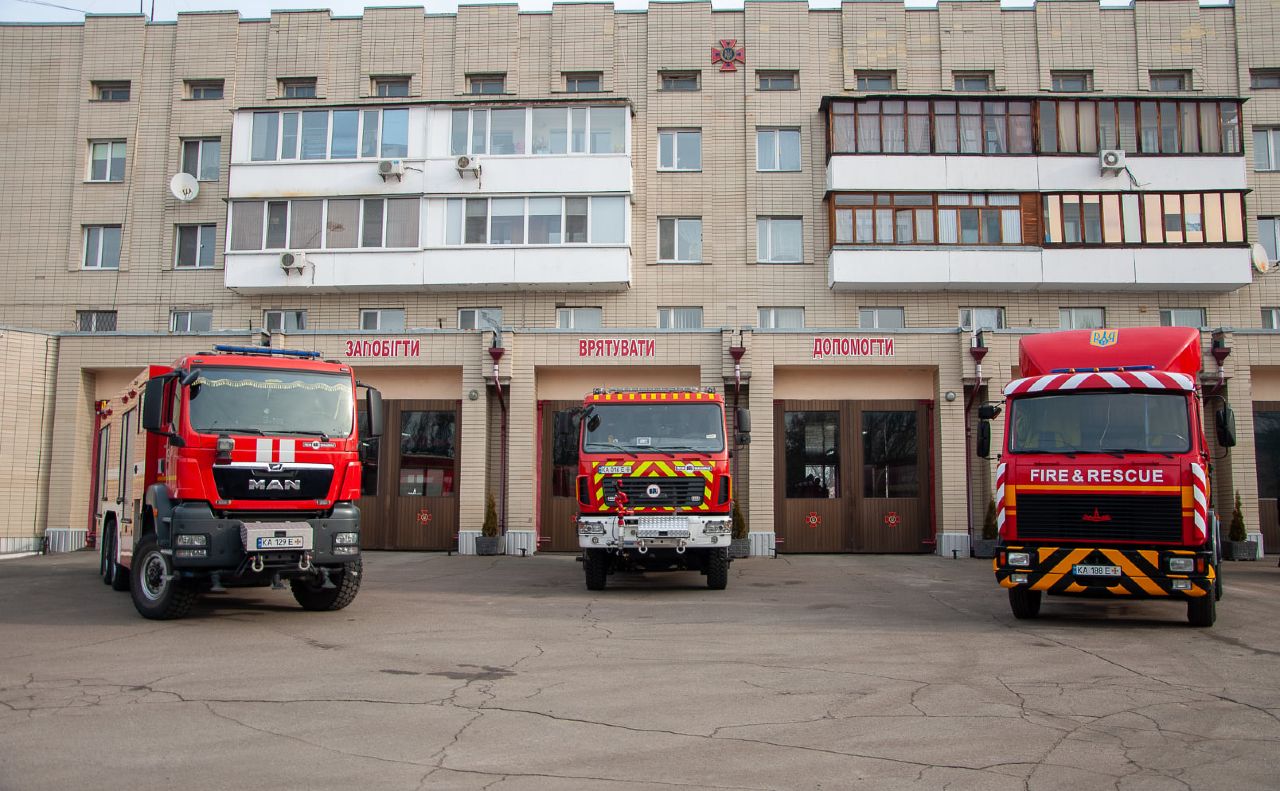 Завдяки технічним характеристикам спецтранспорт полегшить роботу рятувальникам. Фото: Деснянська РДА