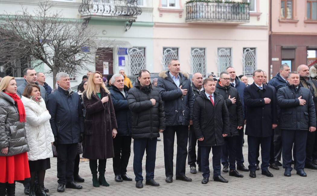 Під час відкриття пам’ятного знаку. Фото зі сторінки Віталія Кличка