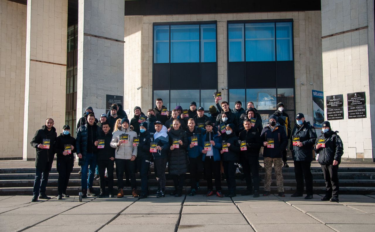Поліцейські запустили інформкампанію по районах міста. Фото Деснянська РДА