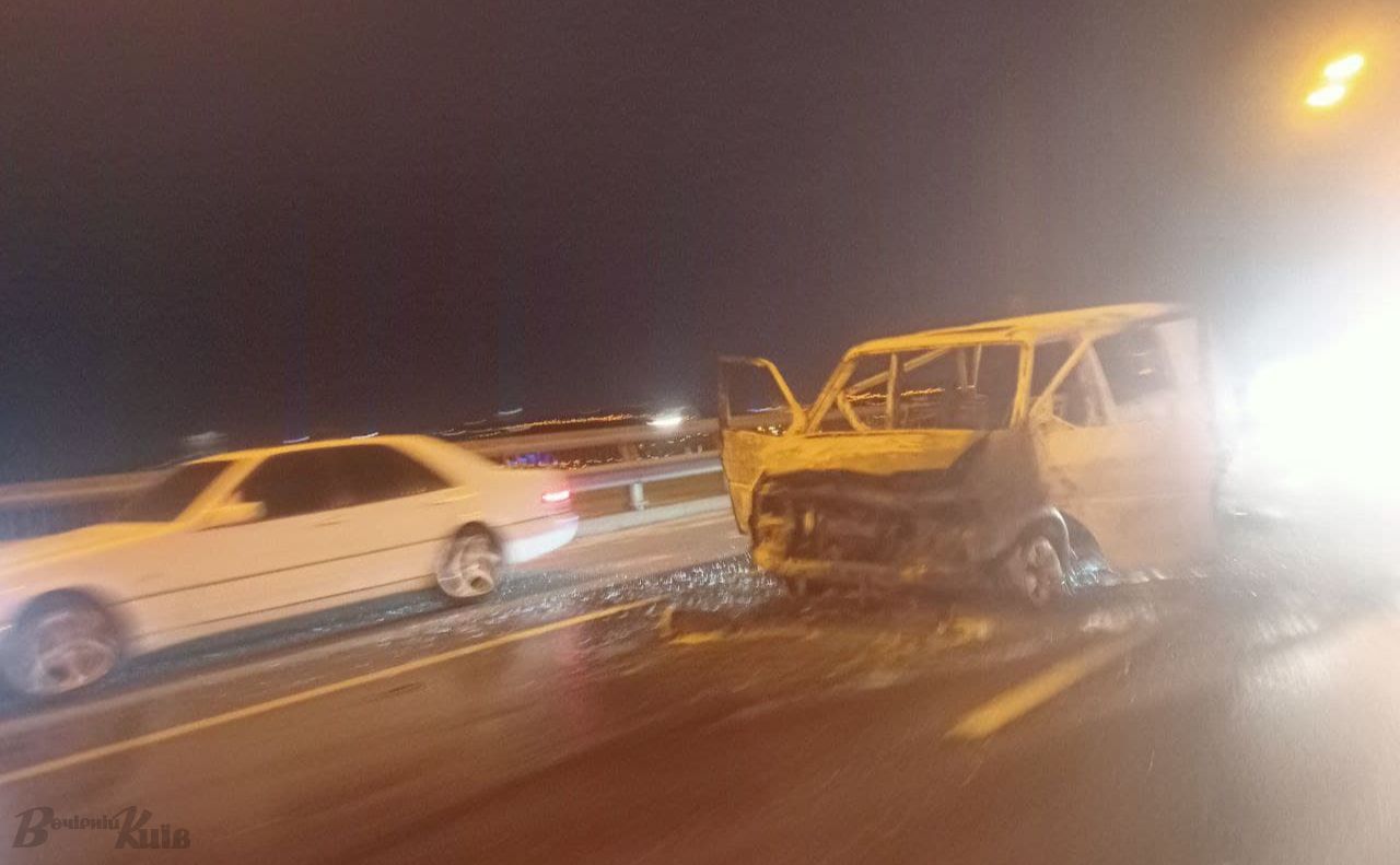 Мікроавтобус після пожежі