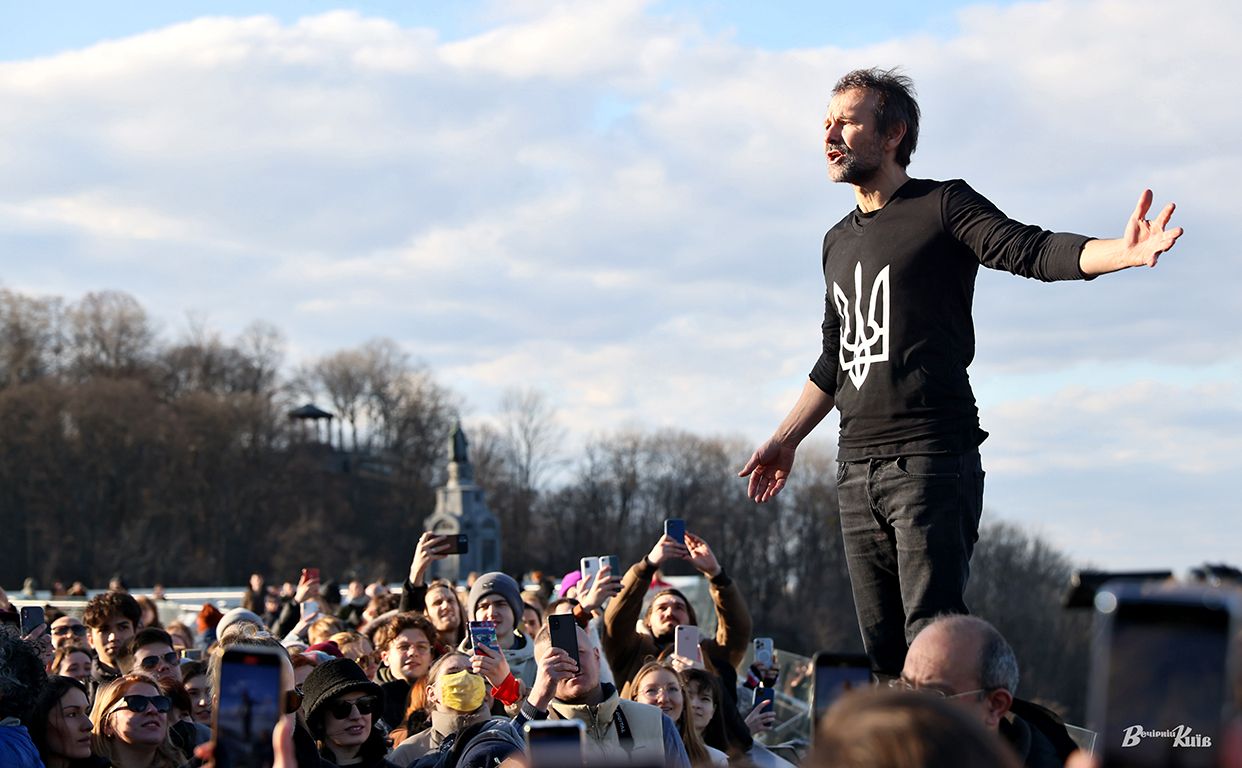 Разом з гуртом «Океан Ельзи» Святослав Вакарчук заспівав на підтримку України. Фото: Борис Корпусенко