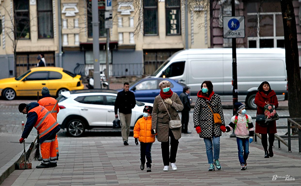 Киян просять зберігати спокій і перевіряти джерела інформації. Фото: Борис Корпусенко