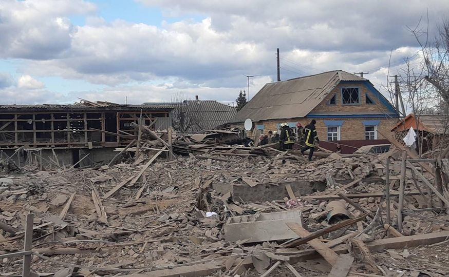 Зруйнований будинок у Бородянці. Фото: ДСНС
