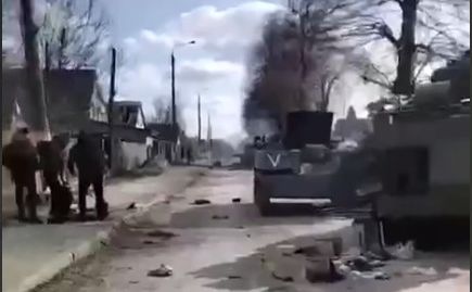 Ворожа техніка з літерою V згоріла мов смолоскип. Фото: скріншот з відео