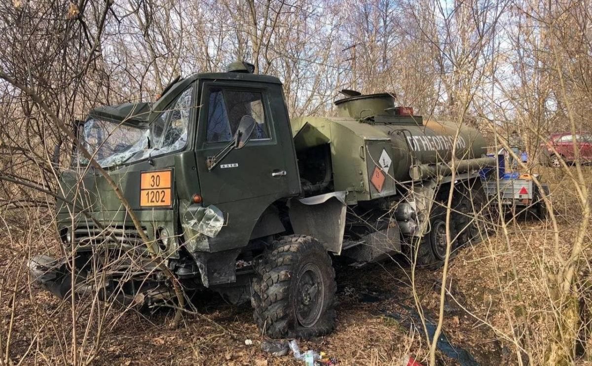 Приклад того, як на Чернігівщині окупант «зустрівся з колодою». Фото з відкритих джерел