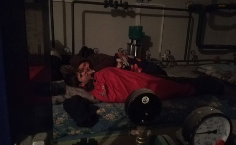 Кияни ховаються у підвалах
