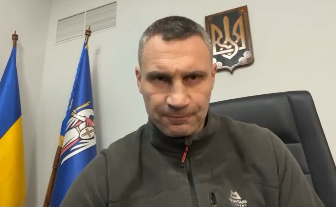 Кличко зазначив, що місто продовжує розподіляти гуманітарну допомогу. Фото: скріншот з відеозвернення
