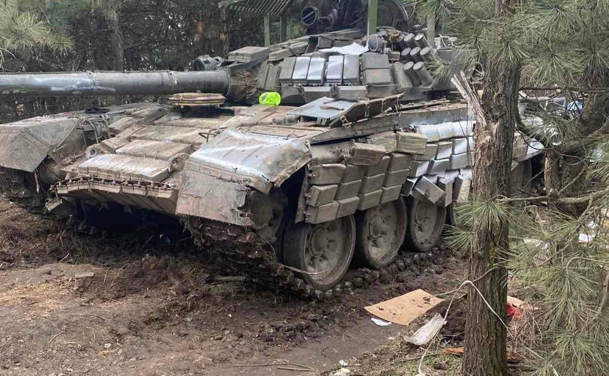 Росіяни покинули техніку та втекли. Фото: Facebook/Ярослав Галас