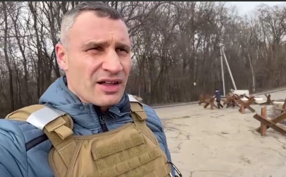 Віталій Кличко проінспектував укріплення столиці. Фото: скріншот з відео