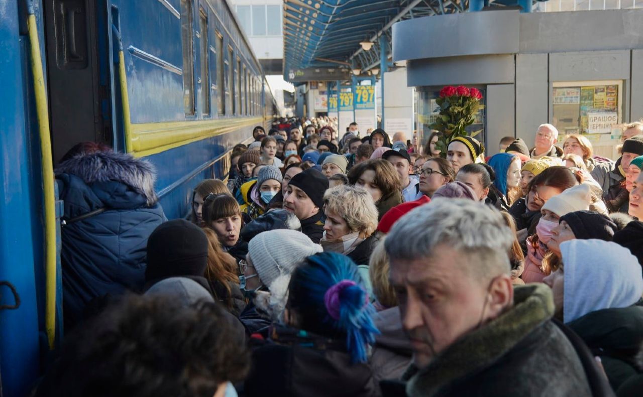 Під час евакуації у Києві. Фото: Reuters