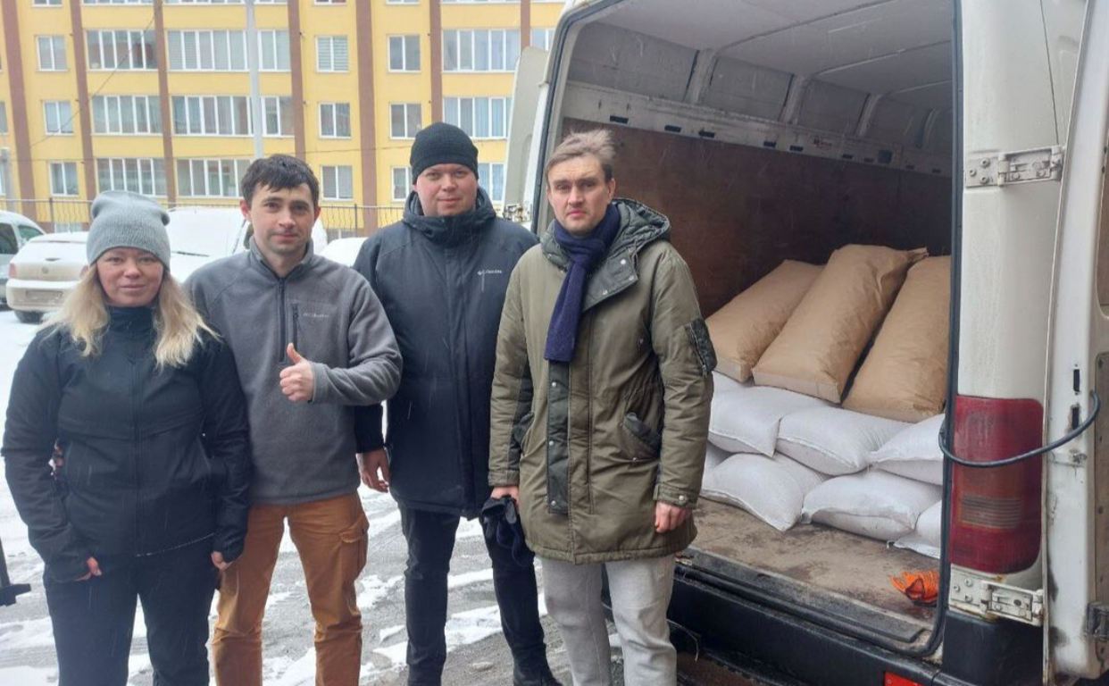 Кияни помагають армії