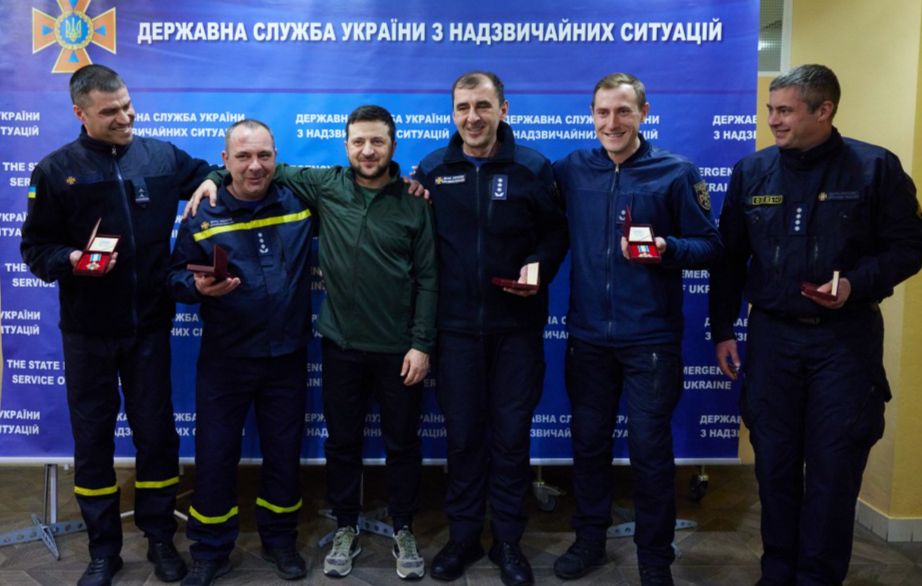 Президент нагородив працівників ДСНС Фото: ОП