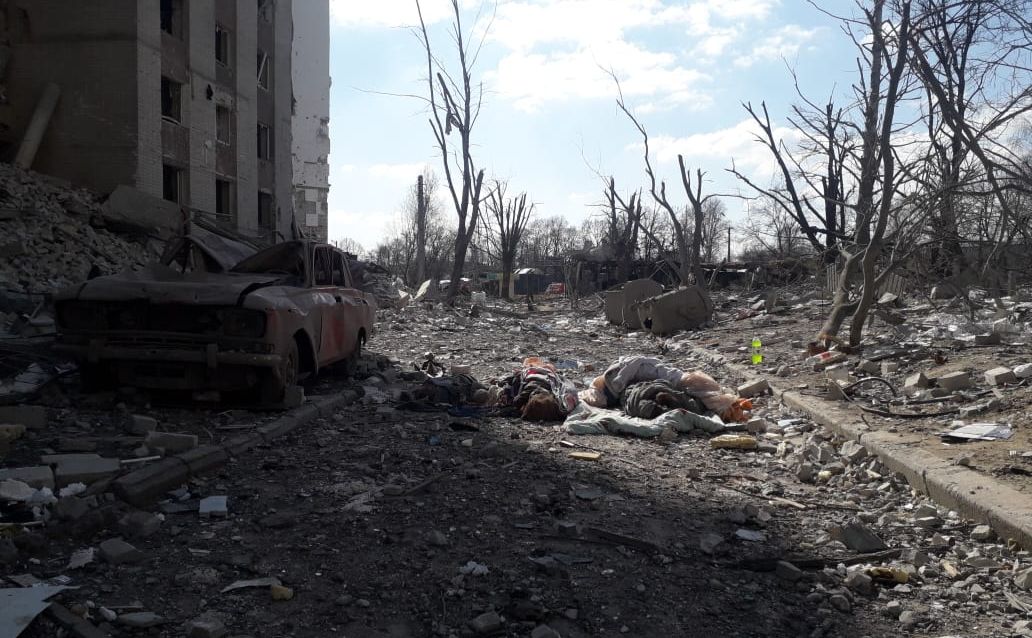 Родина загинула внаслідок авіаудару по гуртожитку. Фото: ДСНС