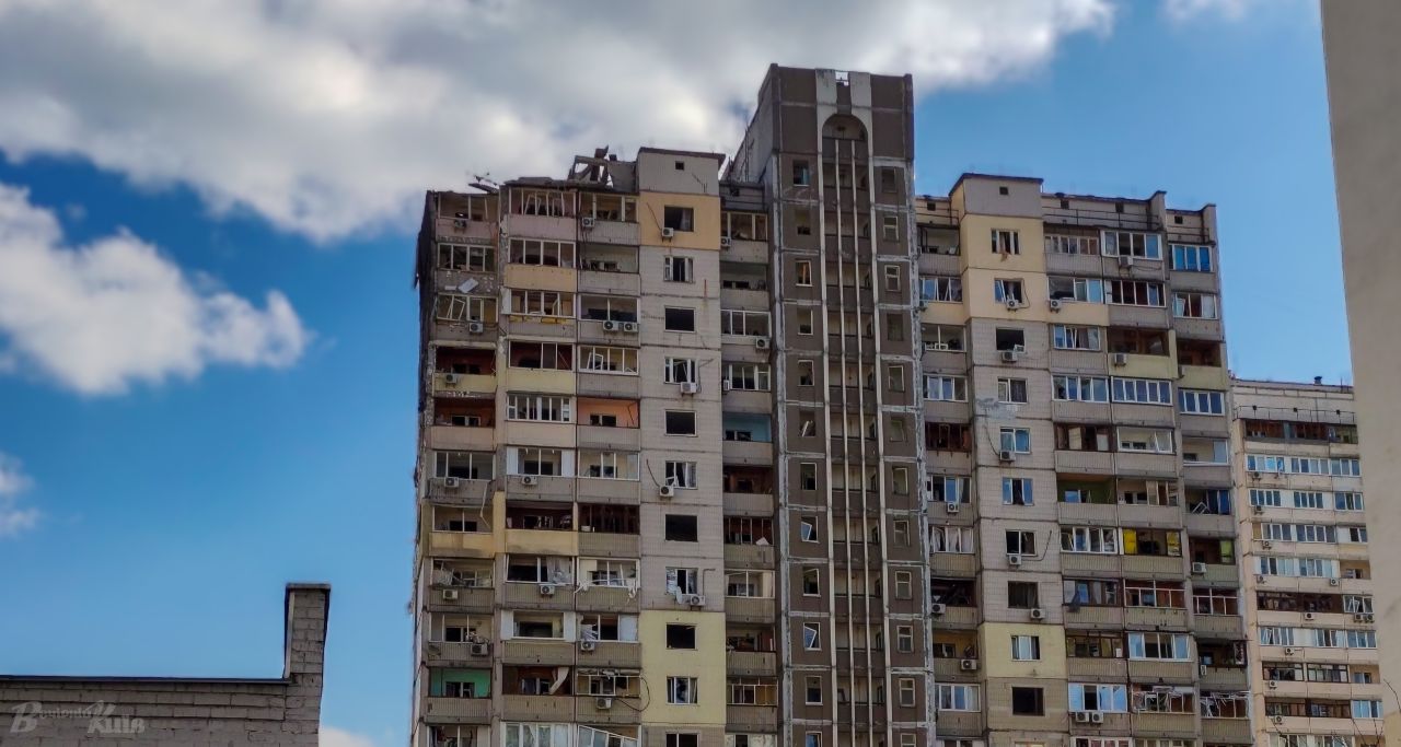Від удару цілий будинок залишився без вікон. Фото: Ярослав Вепрєв
