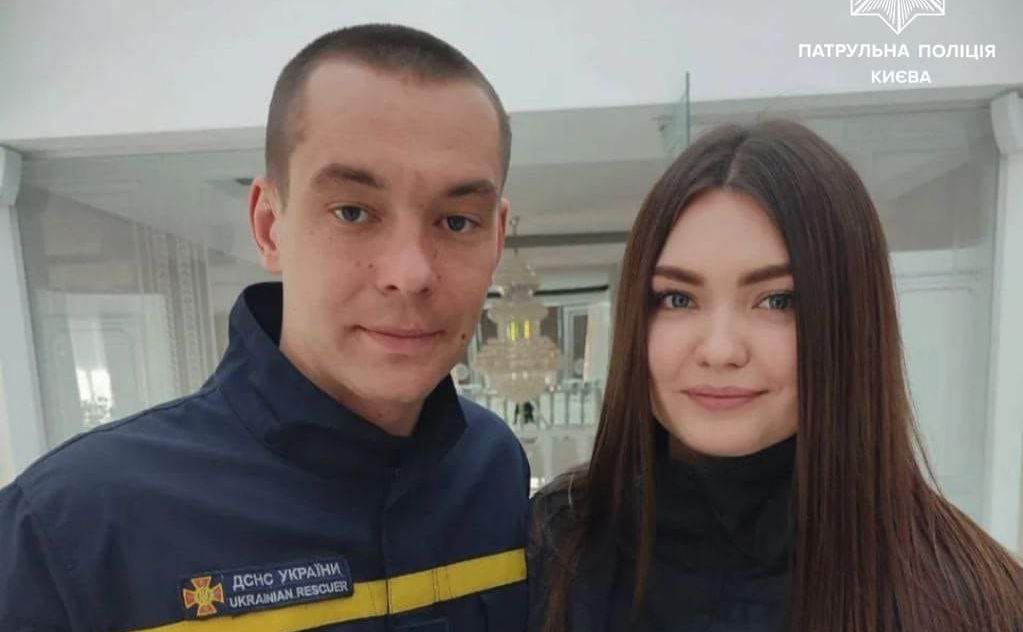 Кохання проти війни: у Києві одружилися рятувальник та поліцейська