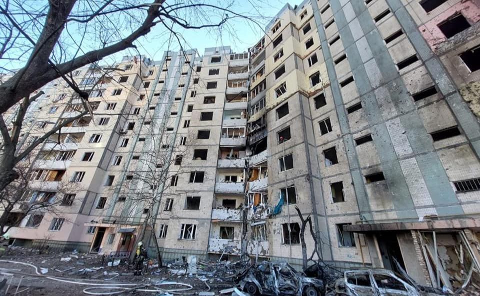 Наслідки обстрілів у Святошинському районі 20 березня. Фото: ДСНС
