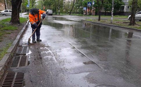 Столичні двірники працюють попри війну Фото: «Вечірній Київ»