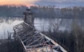 Міст по дорозі з Чернігова на Київ розбомбили росіяни Фото: Скрін