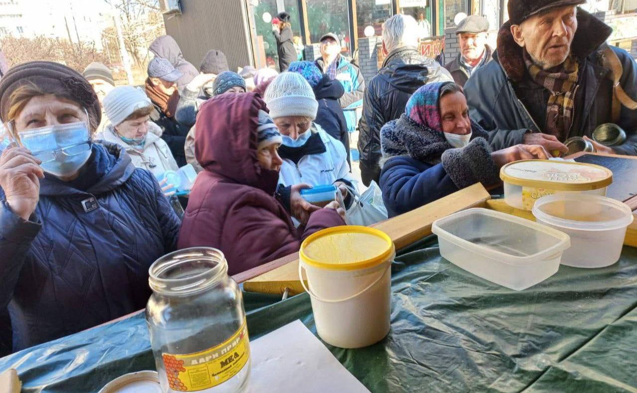 В будиночках роздають гарячі обіди. Фото: БФ «Життєлюб»