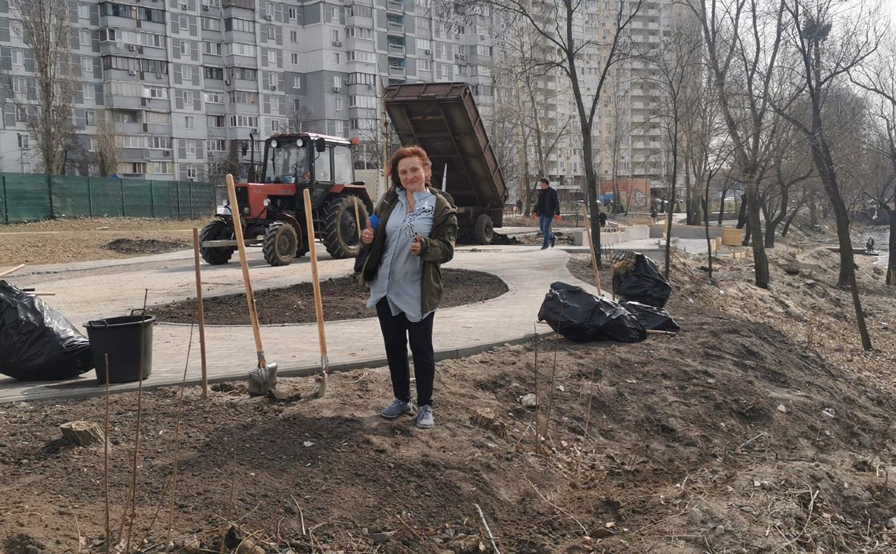 Аннабелла Моріна на суботнику. Фото зі сторінки Анабелли Моріної
