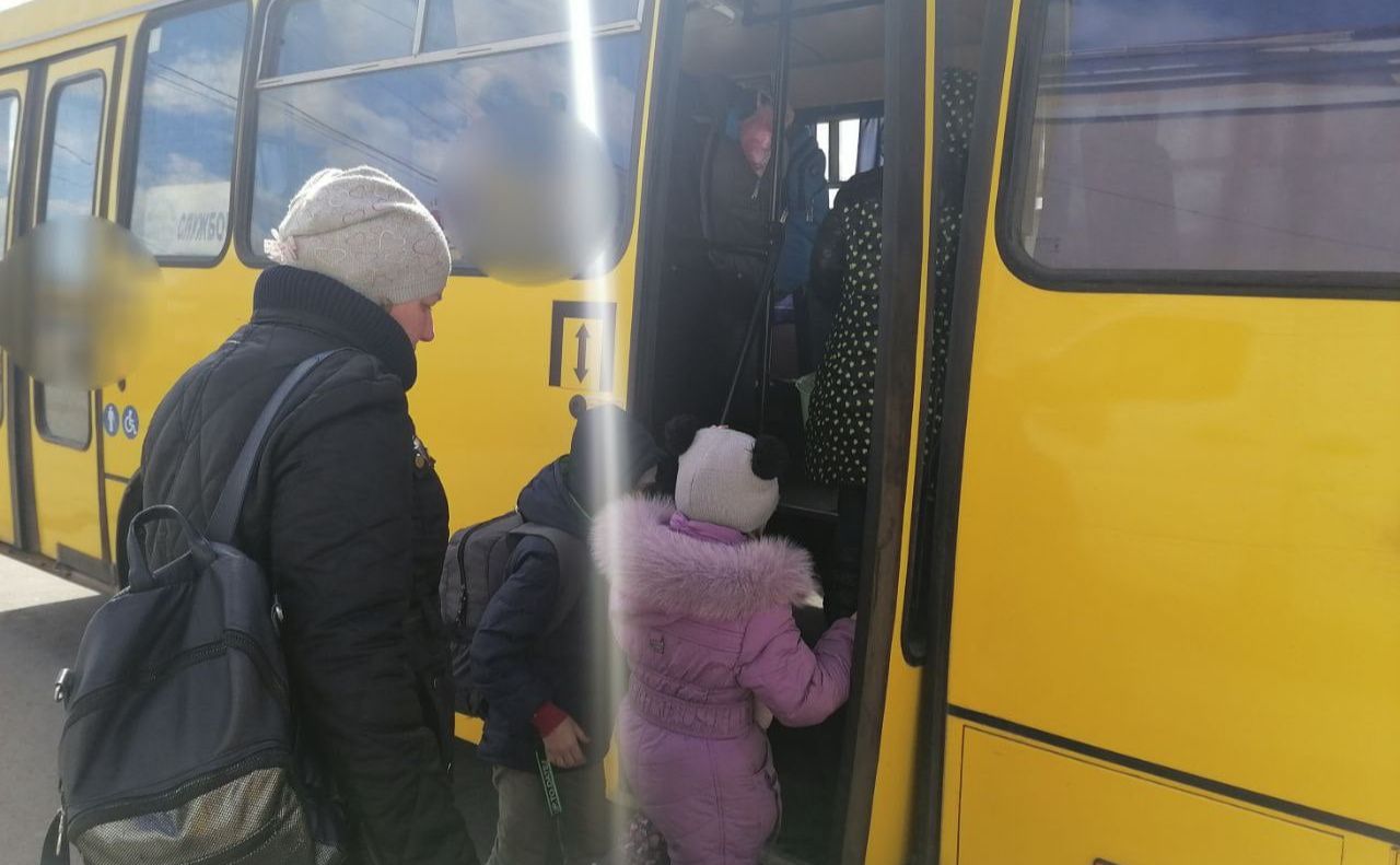 Поліція Київщини евакуює людей із небезпечних райнів. Фото: поліція Київської області