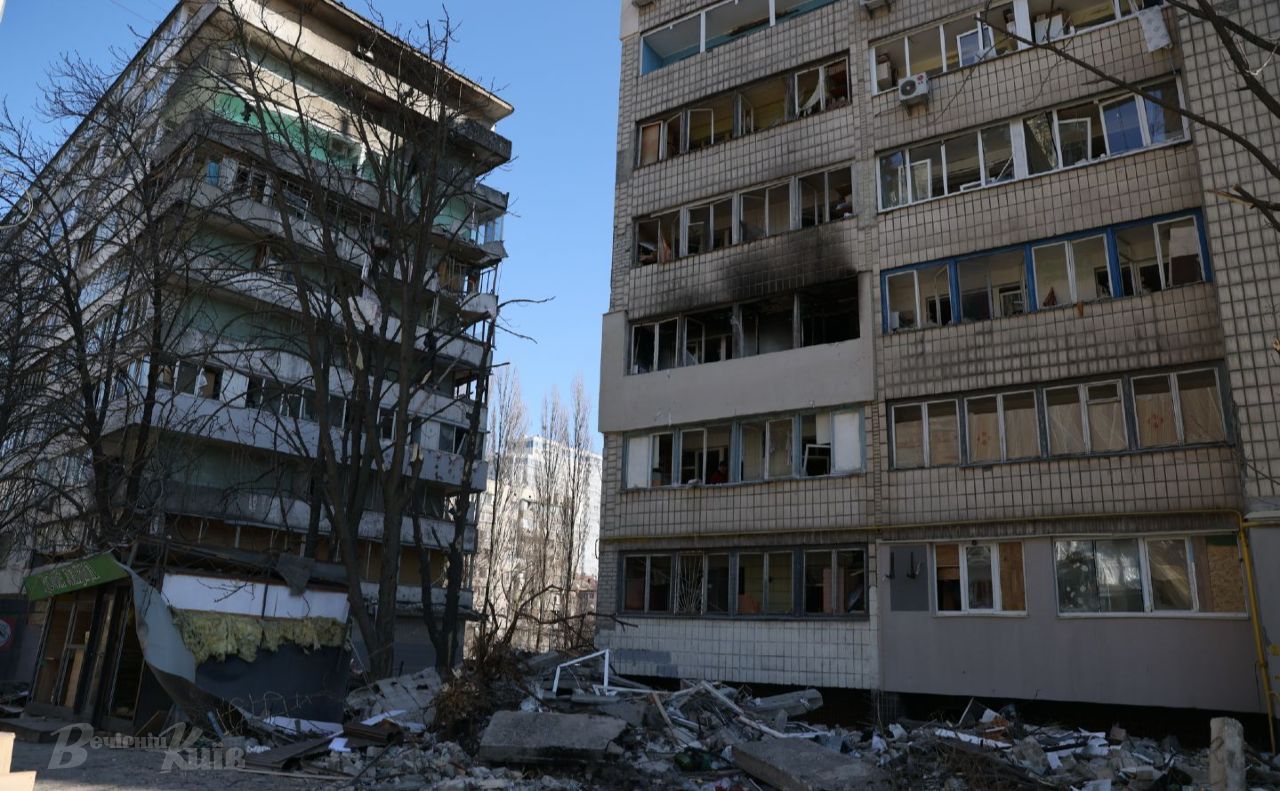 У столиці постраждало понад 80 житлових багатоповерхових будинків. Фото: Борис Корпусенко
