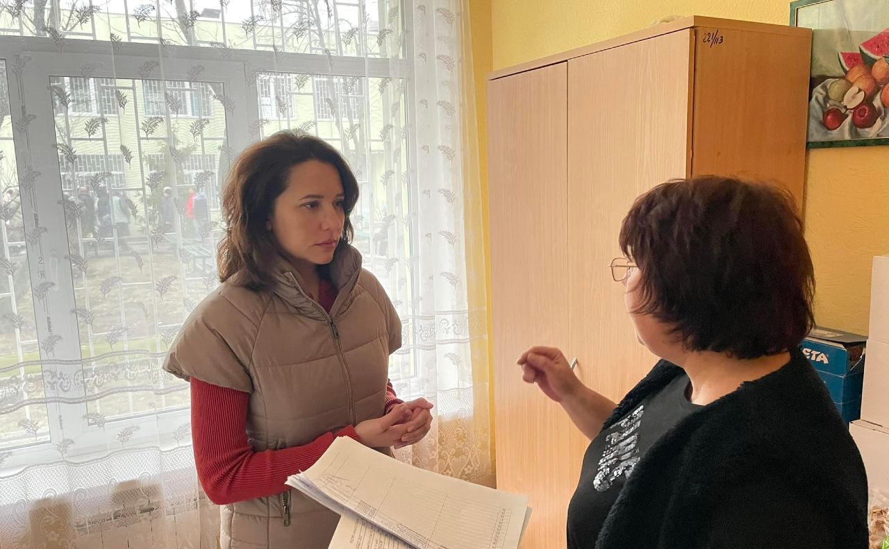 Заступниця голови КМДА Марина Хонда відвідала Оболонський терцентр соціального обслуговування. Фото зі сторінки Марини Хонди