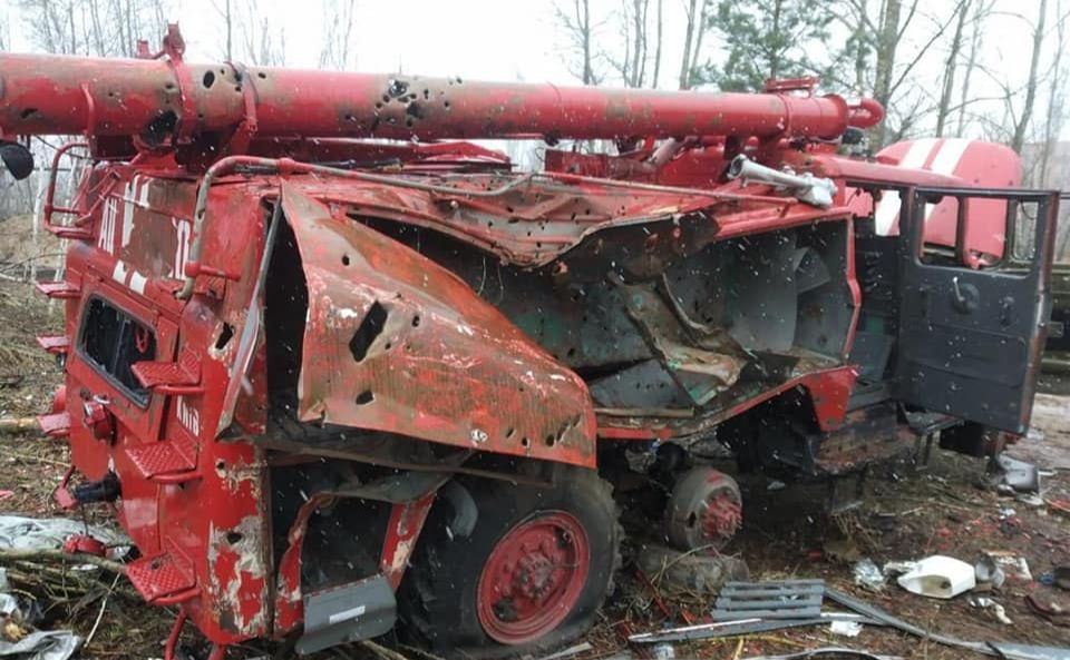 Все, що лишилося від автопарку рятувальників Гостомельської пожежної частини. Фото: ДСНС
