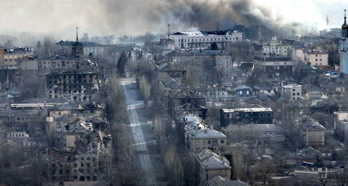 З Маріуполя до рф примусово вивозять людей. Фото: «Азов»
