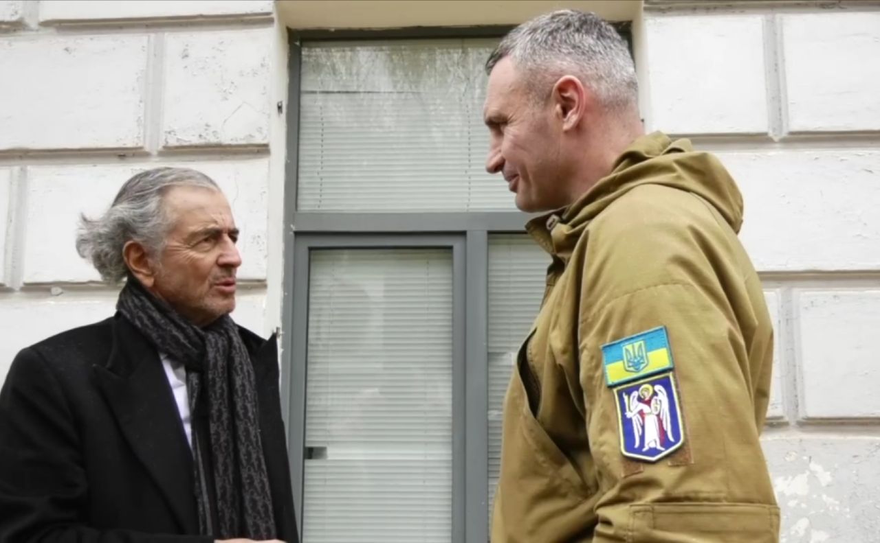 Бернар-Анрі Леві з Віталієм Кличком: світ побачить фільм про Україну та її боротьбу. Фото: Скрін