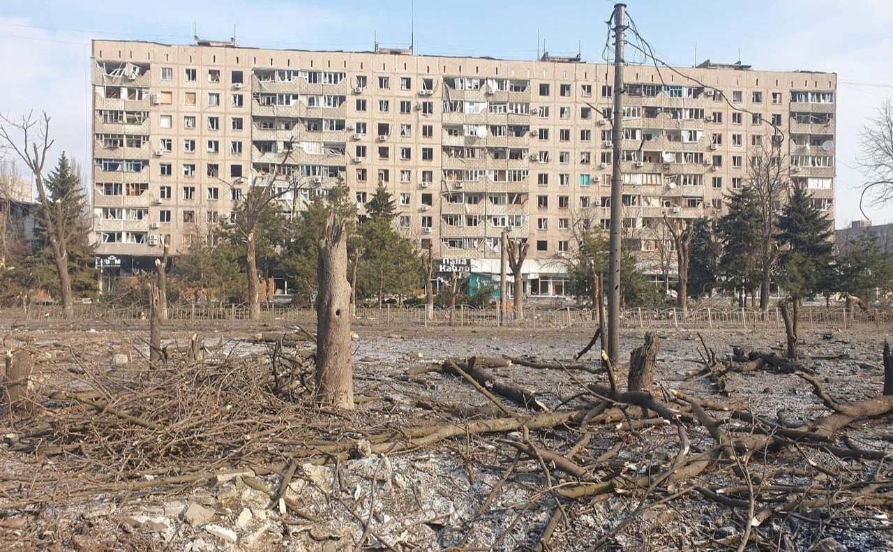 «Азов» повідомляє про невідому отруйну речовину, яку російяни скинули з БПЛА на Маріуполь. Фото: З відкритиз джерел