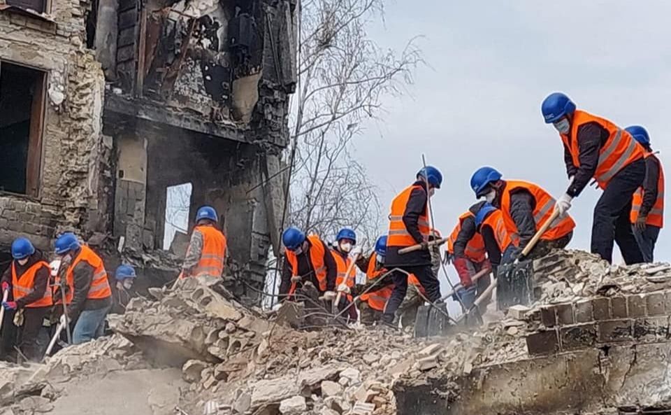 Добровольці-рятувальники у Бородянці. Фото: ДСНС