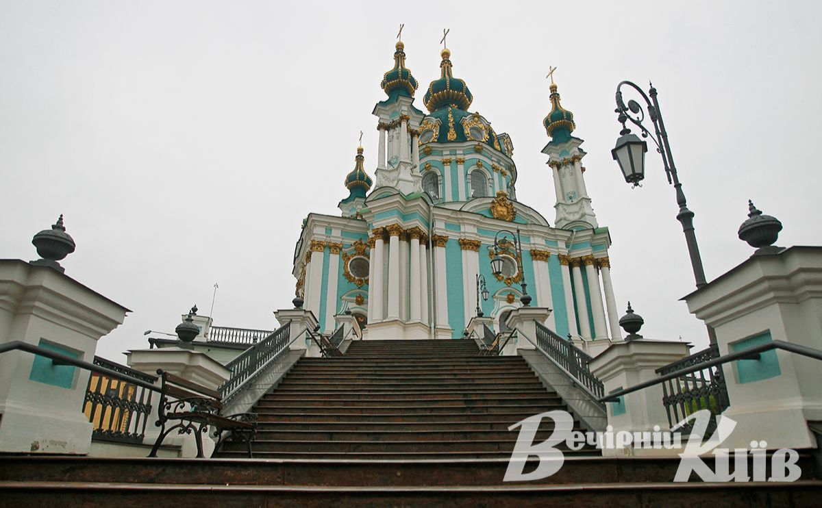 Біля церкви звучатиме музика. Фото: Борис Корпусенко