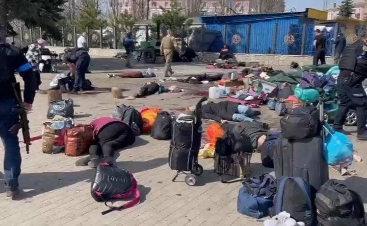 Від обстрілу армією рф вокзалу у Краматорську загинуло 7 дітей. Фото: З відкритих джерел