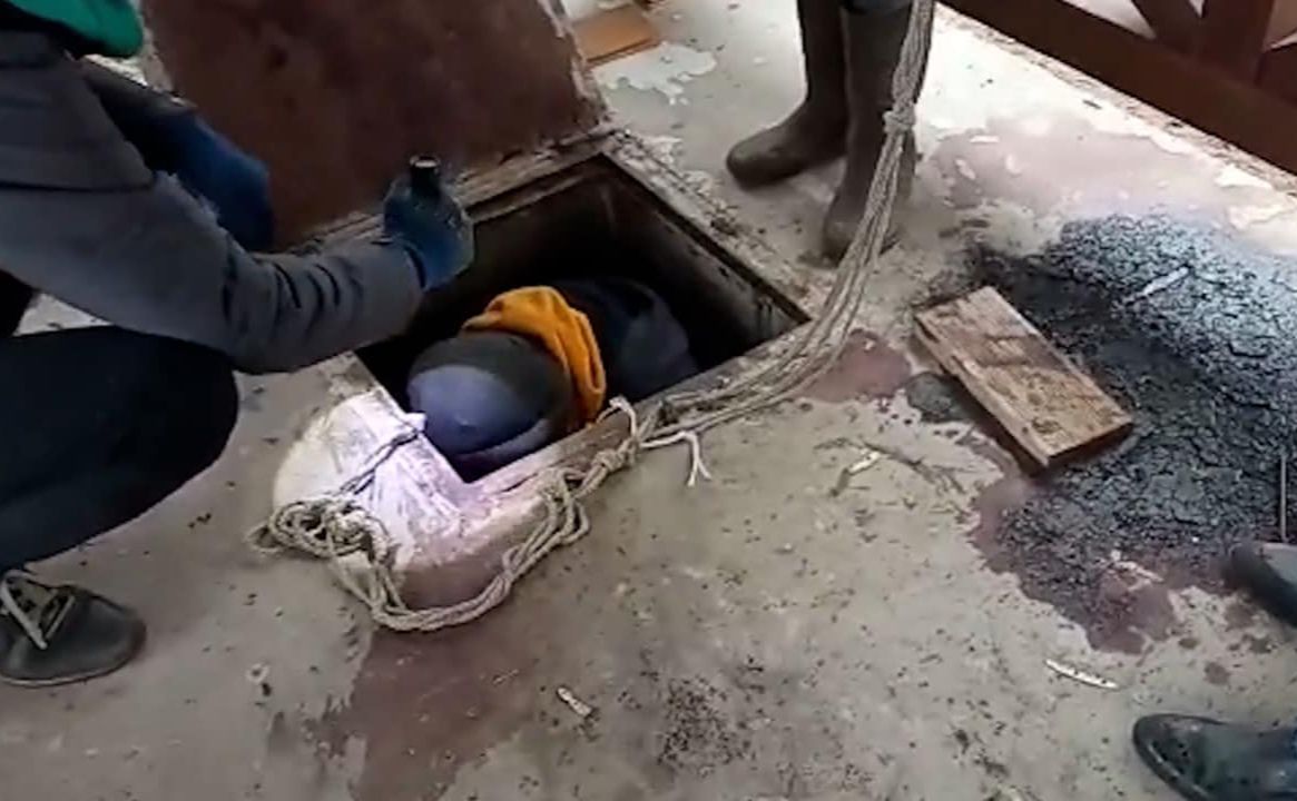 Тіла виявили у підвалі на території одного з домоволодінь. Фото: скріншот з відео