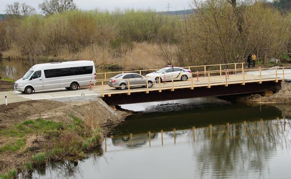 Тимчасова переправа через річку Ірпінь біля Стоянки на трасі М-06 Київ-Чоп. Фото: ДССТ
