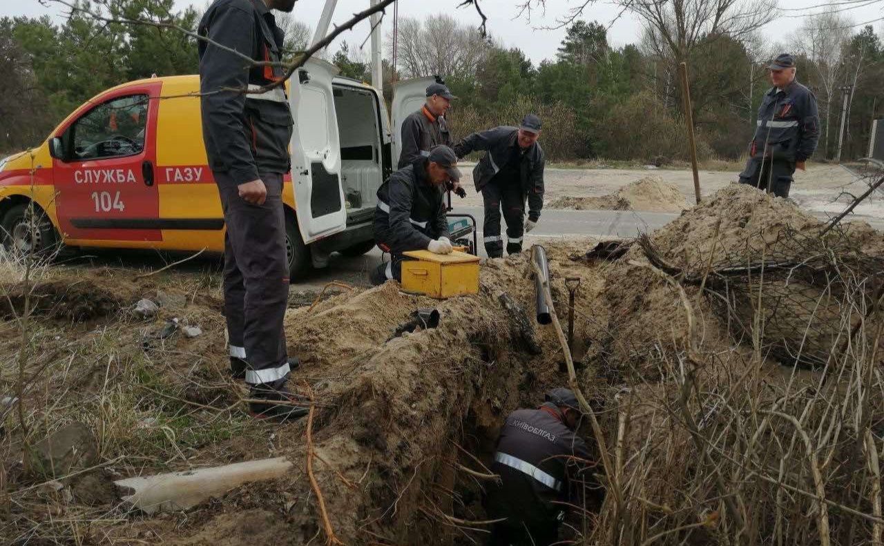 Спеціалісти відновлюють газопостачання. Фото пресслужби Київоблгаз