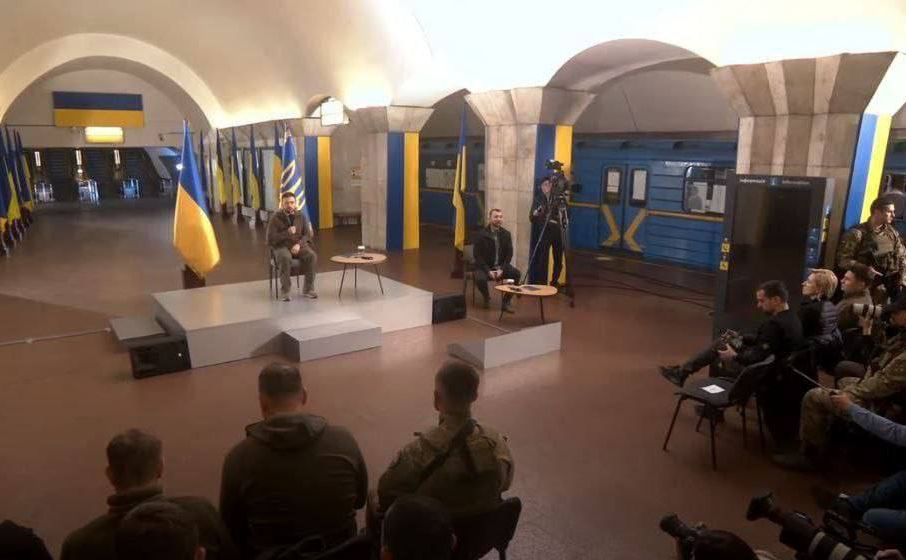 Володимир Зеленський дав пресконференцію для українських та закордонних ЗМІ у метро. Фото: Офіс Президкнта