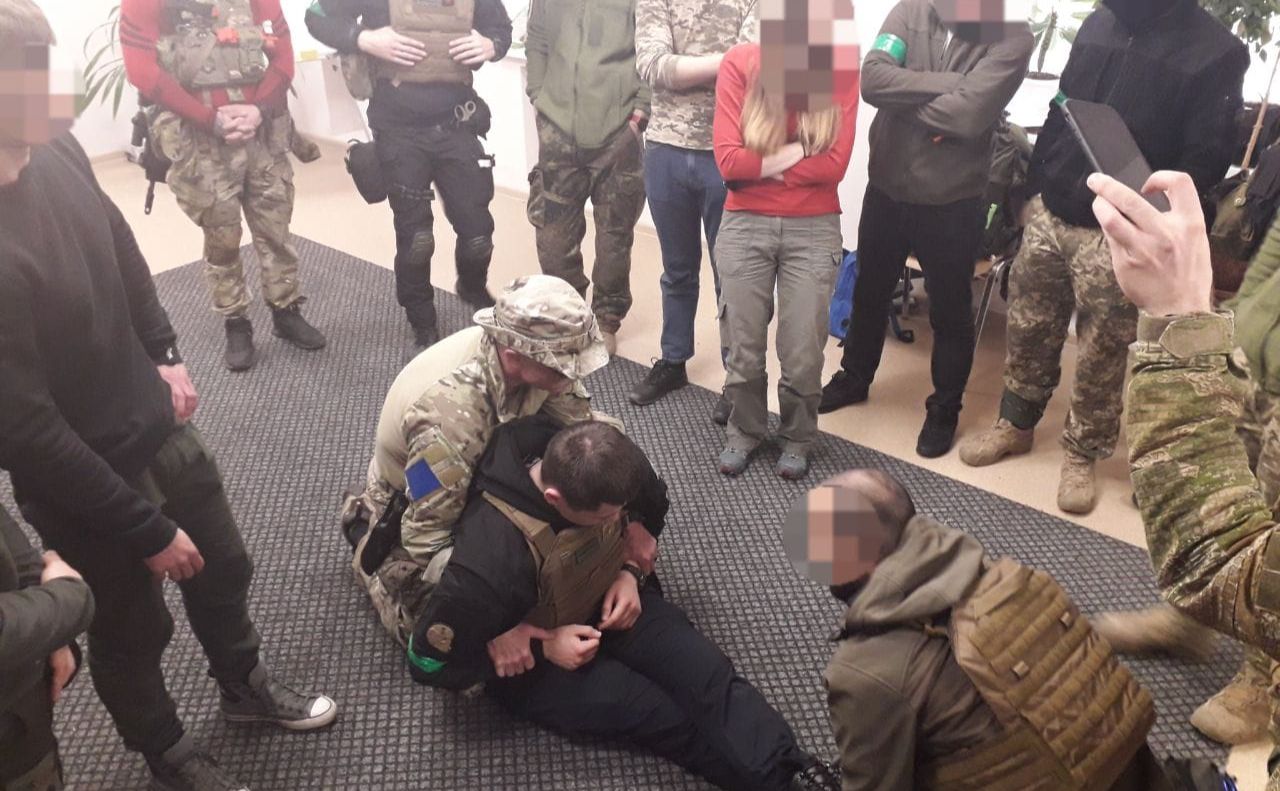 На сьогодні тренінги вже відвідують містяни, зокрема, бійці тероборони