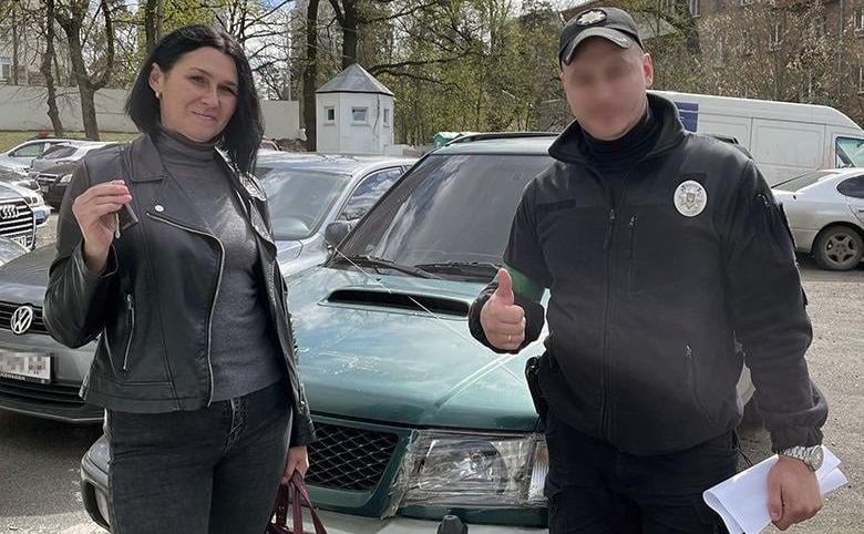 Власники машин дякують поліцейським. Фото: Нацполіція
