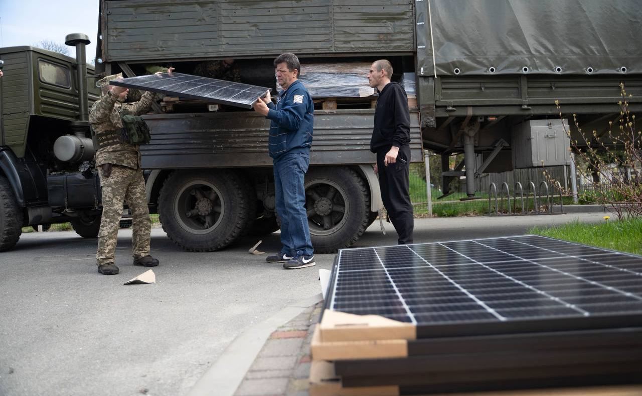 На Київщині в амбулаторіях запрацюють системи збереження енергії Tesla Powerwall. Фото: З відкритих джерел